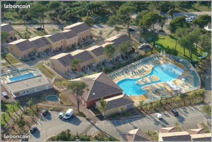 Maison Climatisee Avec Piscine Chauffee كالفيسون المظهر الخارجي الصورة