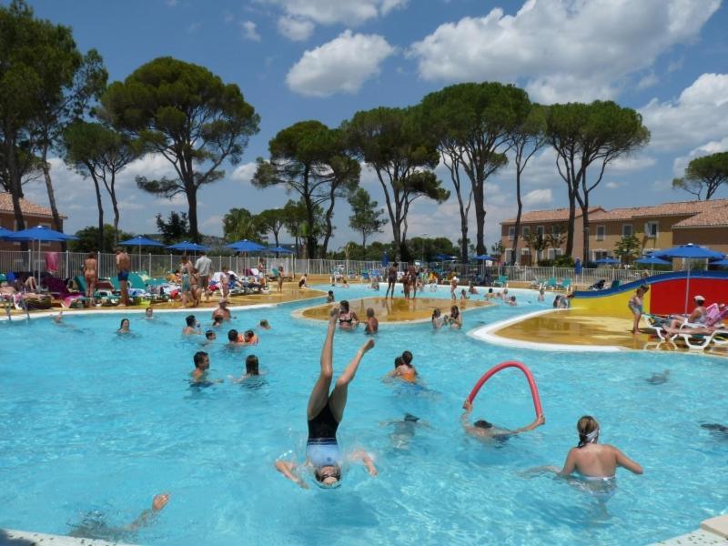 Maison Climatisee Avec Piscine Chauffee كالفيسون المظهر الخارجي الصورة