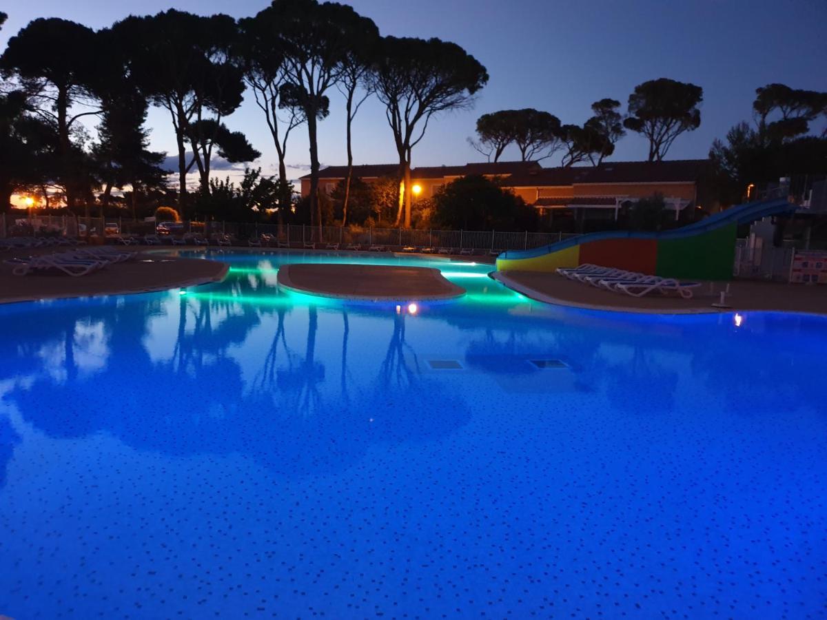 Maison Climatisee Avec Piscine Chauffee كالفيسون المظهر الخارجي الصورة
