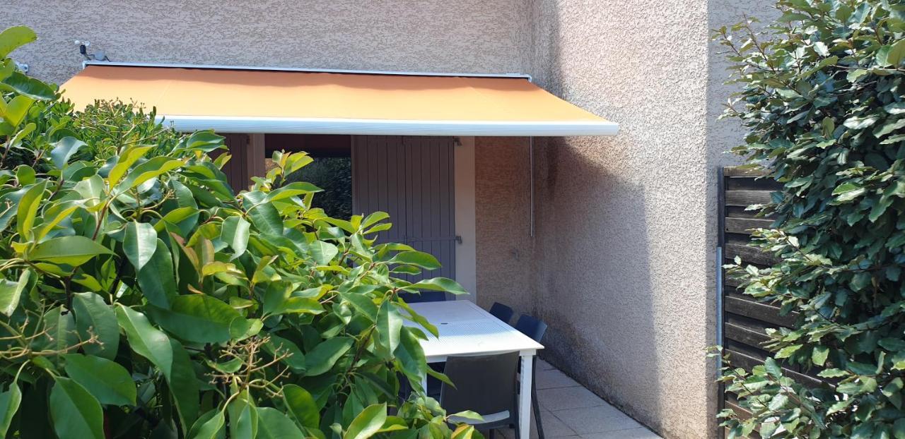 Maison Climatisee Avec Piscine Chauffee كالفيسون المظهر الخارجي الصورة